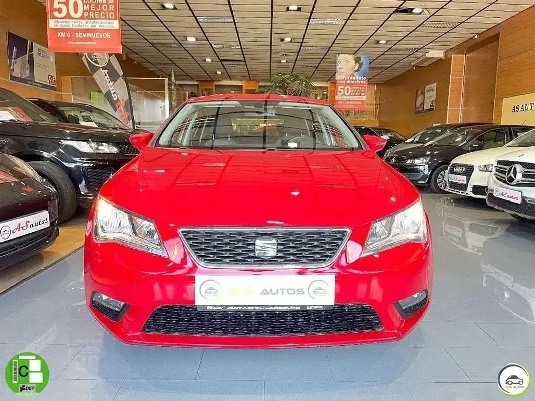 Usado Seat Leon ST Style 110 CV (80 kW) 2015 Rojo Familiar