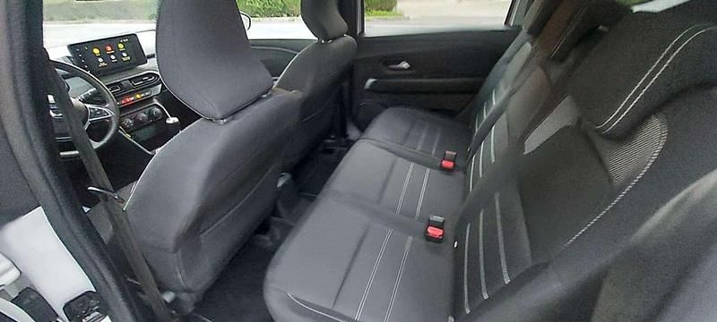 Usado Dacia Jogger Expression 101 CV (74 kW) 2022 Blanco Monovolumen