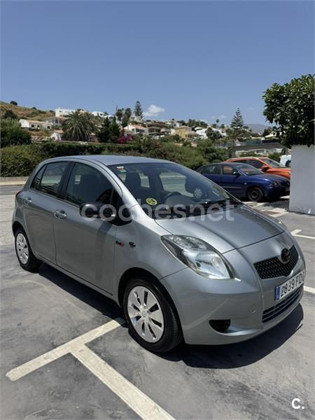 Gris / plata Usado 2006 Toyota Yaris Berlina | 3999 € (Precio justo) - Imagen 1/2