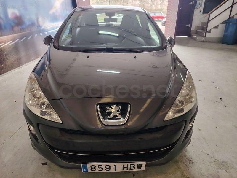 Usado Peugeot 308 Business-Line 92 CV (67 kW) 2011 Gris / plata Berlina