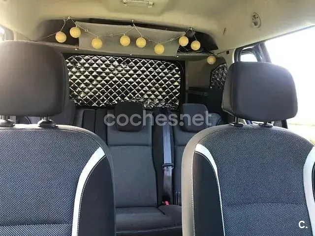 Usado Renault Kangoo Expression 90 CV (66 kW) 2015 Negro Monovolumen