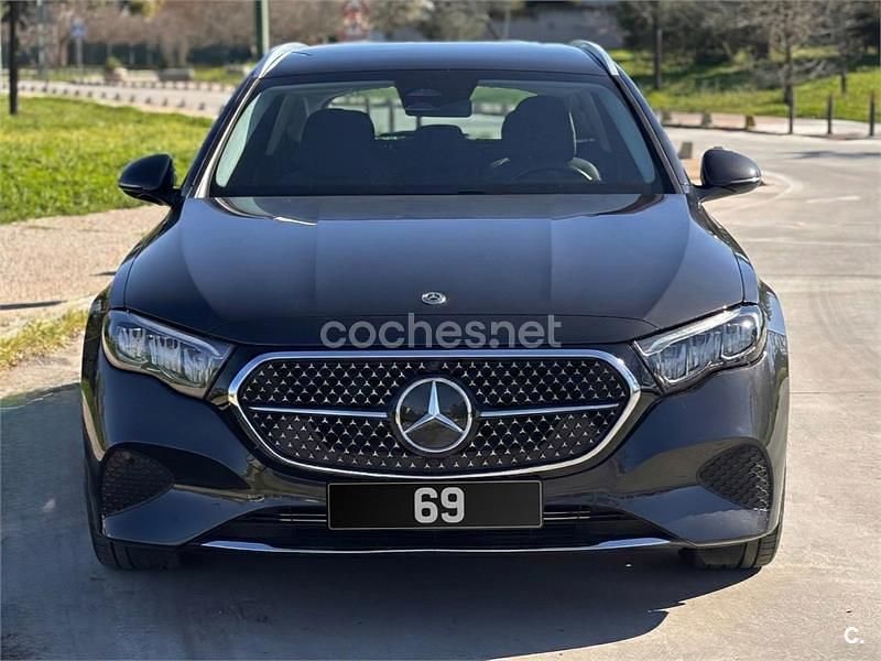 Usado Mercedes E300 313 CV (230 kW) 2024 Gris / plata Familiar