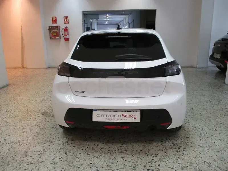 Usado Peugeot 208 Allure 100 CV (73 kW) 2025 Blanco Utilitario