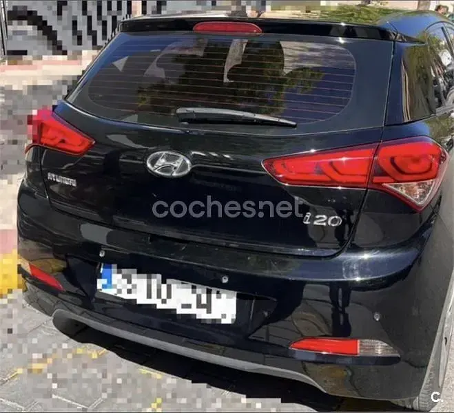 Usado Hyundai i20 90 CV (66 kW) 2016 Negro Berlina