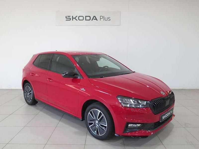 Rojo Usado 2025 Skoda Kamiq Selection SUV | 20.900 € (Precio justo) - Imagen 1/4