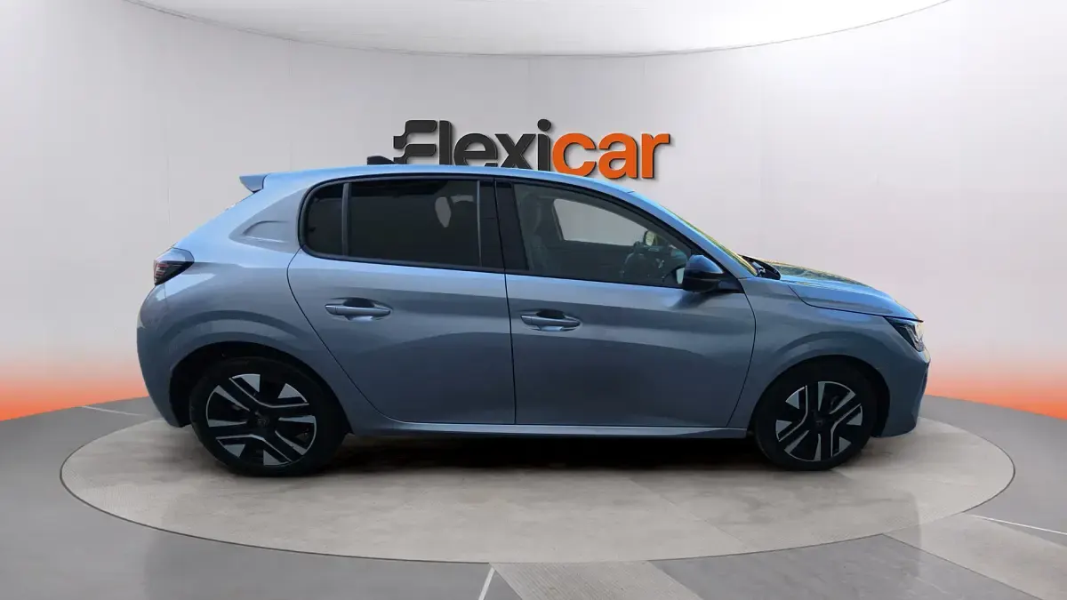 Usado Peugeot 208 Allure 101 CV (74 kW) 2025 Gris Utilitario