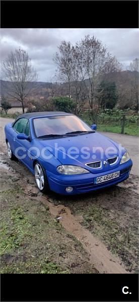 Usado Renault Mégane Cabriolet 110 CV (80 kW) 1999 Azul Descapotable