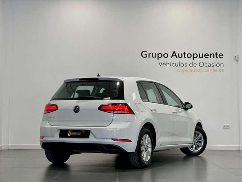 Usado VW Golf VII 116 CV (85 kW) 2019 Blanco Berlina