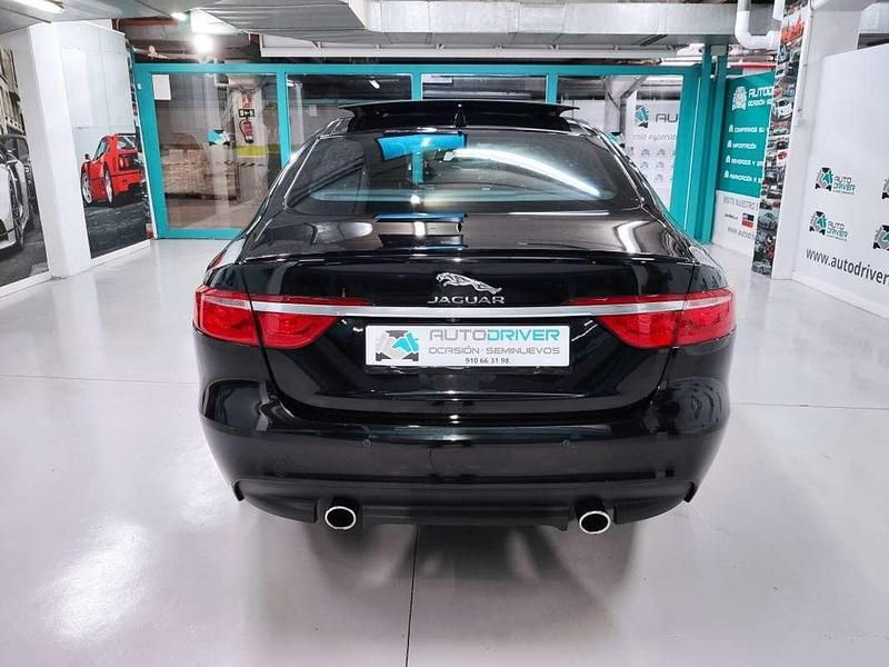 Usado Jaguar XF R-Sport 300 CV (220 kW) 2017 Negro Berlina