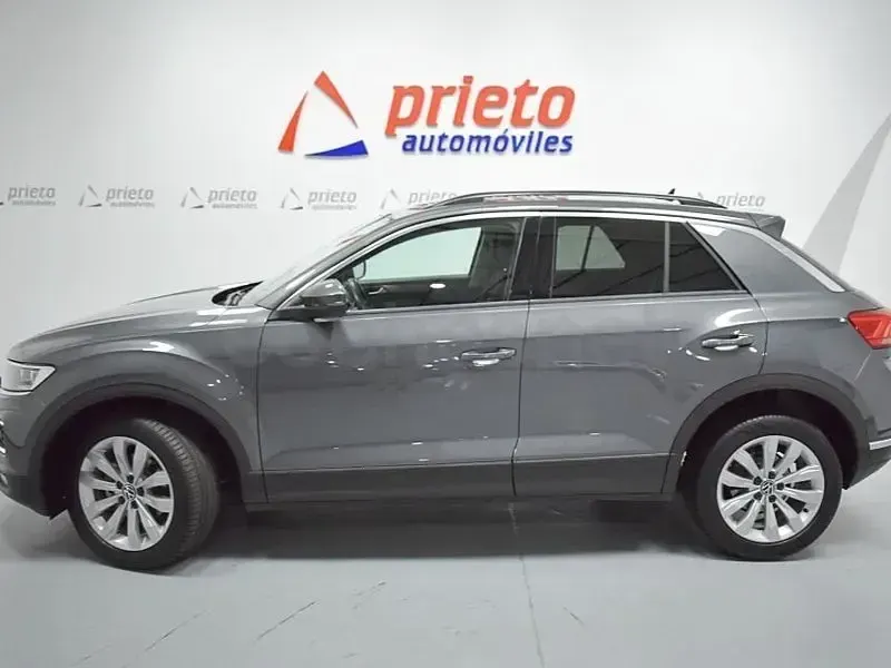 Usado VW T-Roc Advance 115 CV (84 kW) 2021 Gris / plata SUV