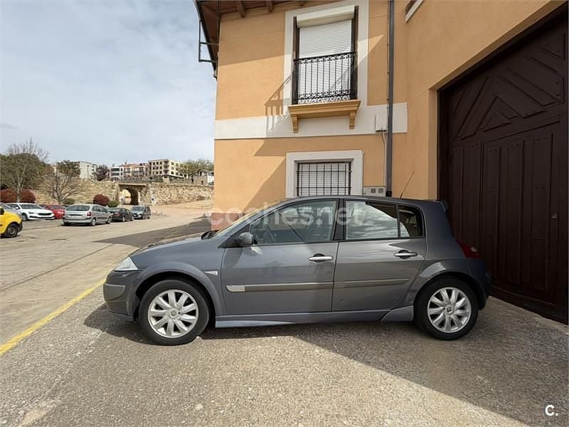 Usado Renault Mégane II 105 CV (77 kW) 2006 Gris / plata Berlina