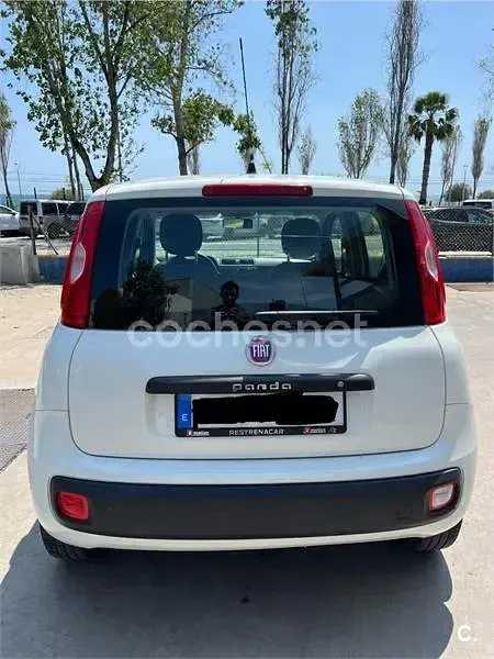 Usado Fiat Panda Young 69 CV (50 kW) 2015 Blanco Utilitario