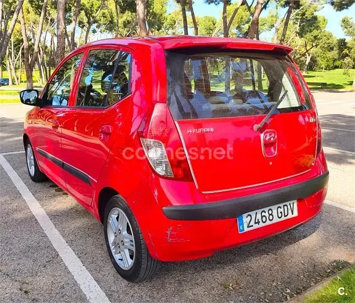 Usado Hyundai i10 Style 66 CV (48 kW) 2008 Rojo Utilitario