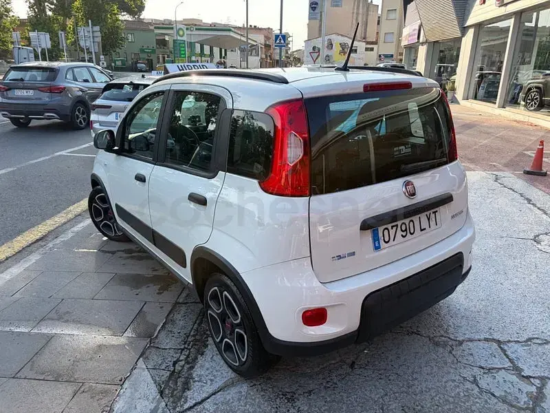 Usado Fiat Panda Cross Cross 70 CV (51 kW) 2022 Blanco Utilitario
