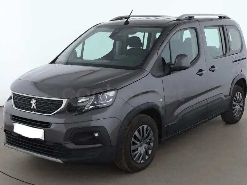 Usado Peugeot Rifter Active 100 CV (73 kW) 2021 Gris / plata Monovolumen