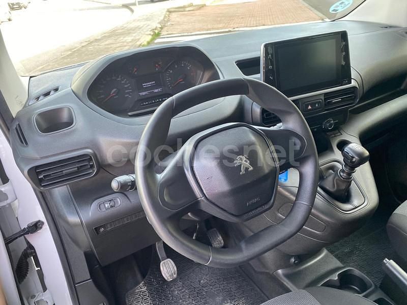 Usado Peugeot Rifter Active 100 CV (73 kW) 2023 Blanco Monovolumen