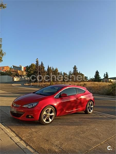 Rojo Usado 2015 Opel Astra GTC Sportive Berlina | 8800 € (Buen precio) - Imagen 1/4