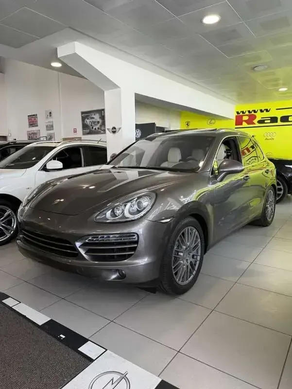 Usado Porsche Cayenne Diesel 239 CV (175 kW) 2010 Marrón SUV