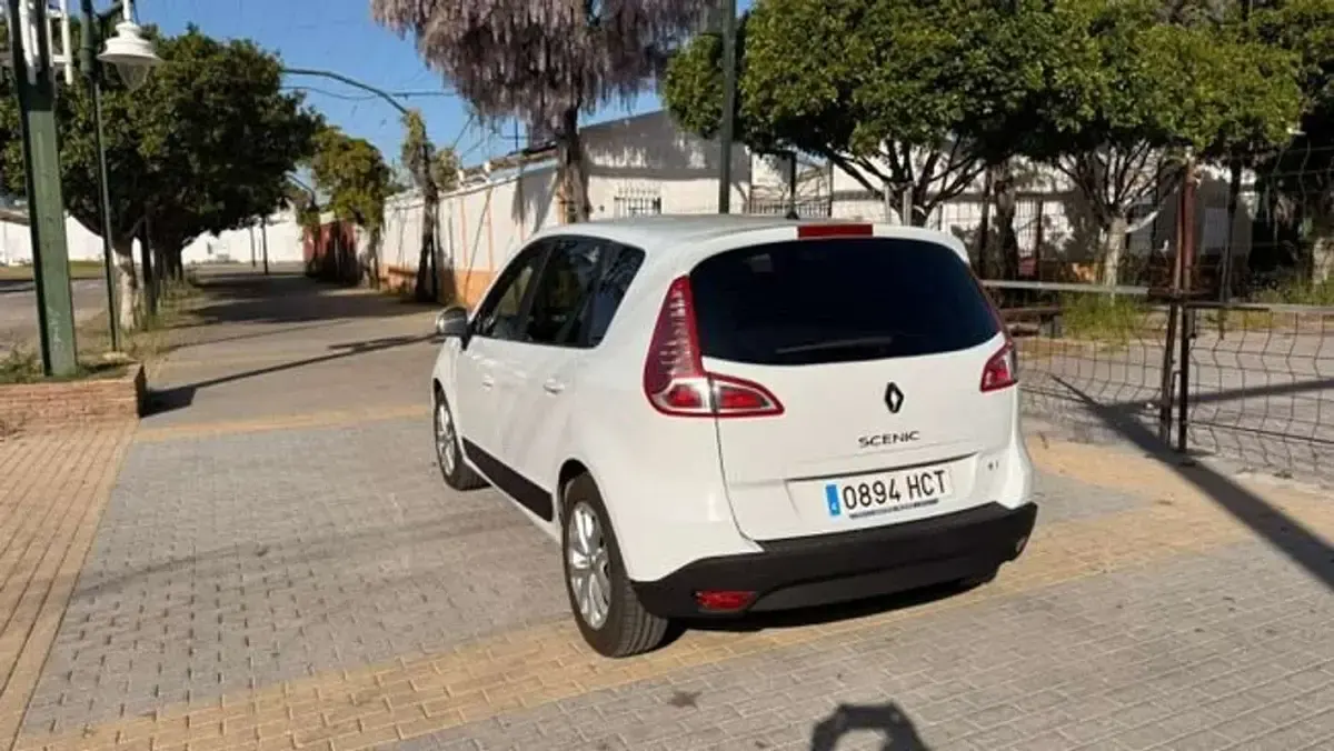 Usado Renault Scenic E-Tech 90 CV (66 kW) 2011 Blanco Monovolumen
