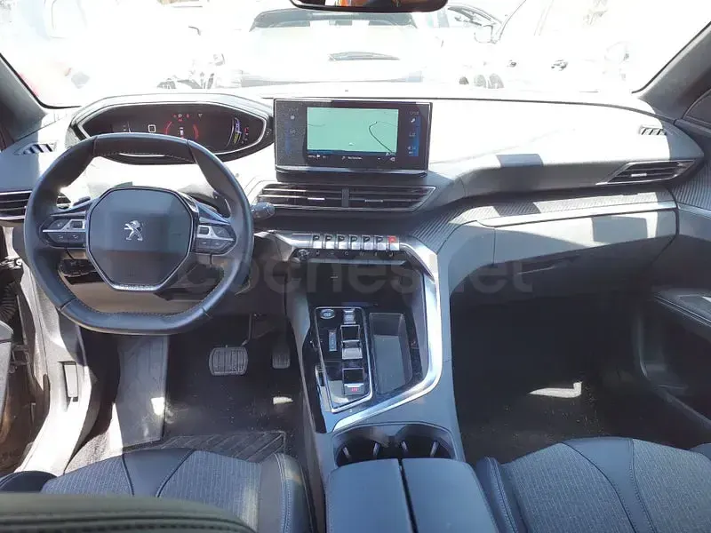 Usado Peugeot 3008 Allure 130 CV (95 kW) 2024 Gris / plata SUV