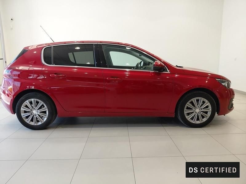 Usado Peugeot 308 Allure 131 CV (96 kW) 2021 Rojo Berlina