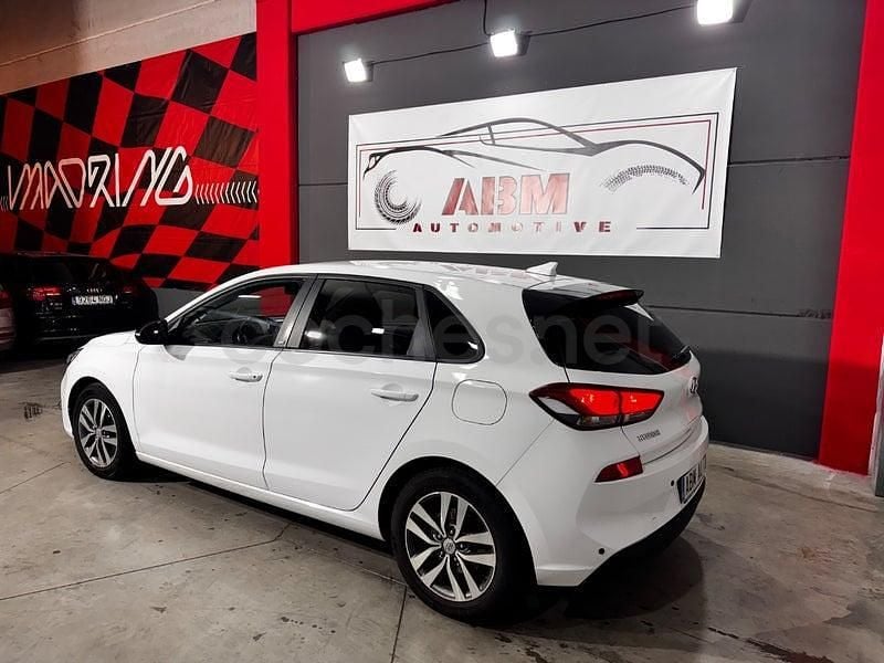 Usado Hyundai i30 GO! 95 CV (69 kW) 2019 Blanco Berlina