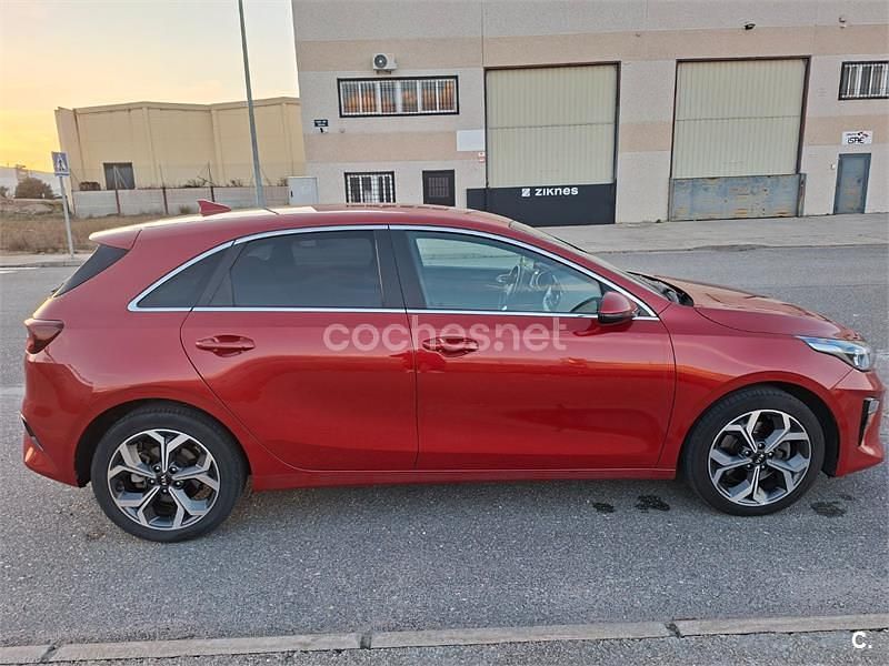 Usado Kia Ceed 136 CV (100 kW) 2020 Granate Utilitario