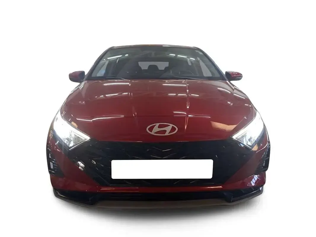 Usado Hyundai i20 101 CV (74 kW) 2024 Rojo Utilitario