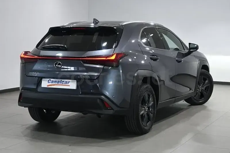 Usado Lexus UX 300h 199 CV (146 kW) 2025 Gris / plata SUV