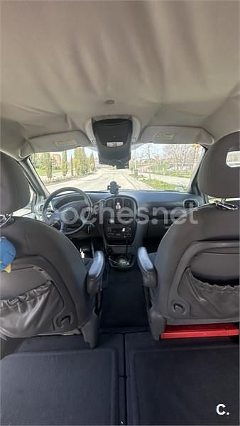 Usado Chrysler Grand Voyager 150 CV (110 kW) 2006 Verde Monovolumen