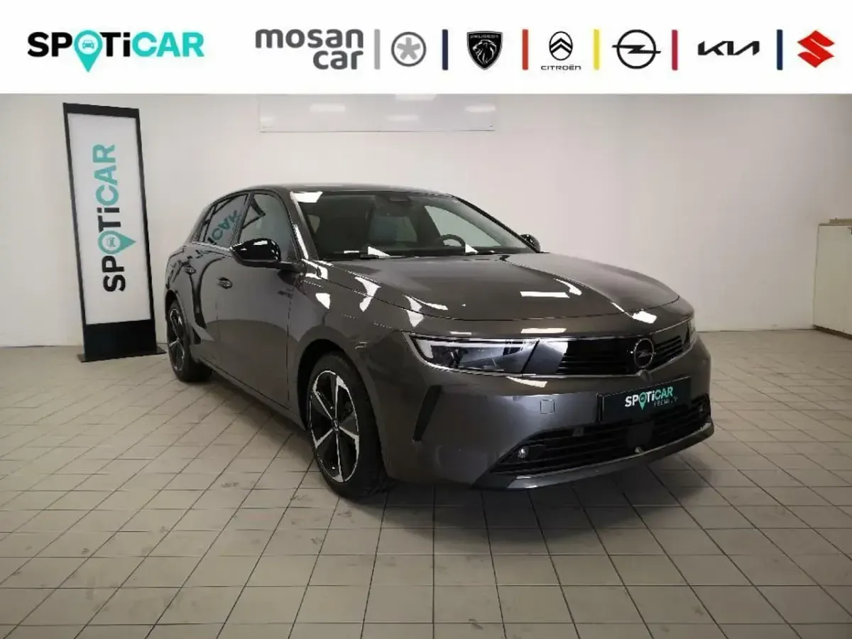 Usado Opel Astra Elegance 131 CV (96 kW) 2023 Gris vulkan Utilitario