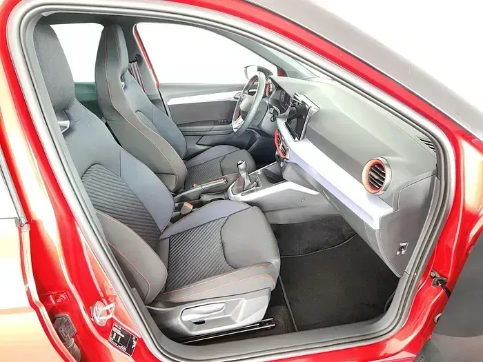 Usado Seat Arona FR 115 CV (84 kW) 2025 Rojo SUV