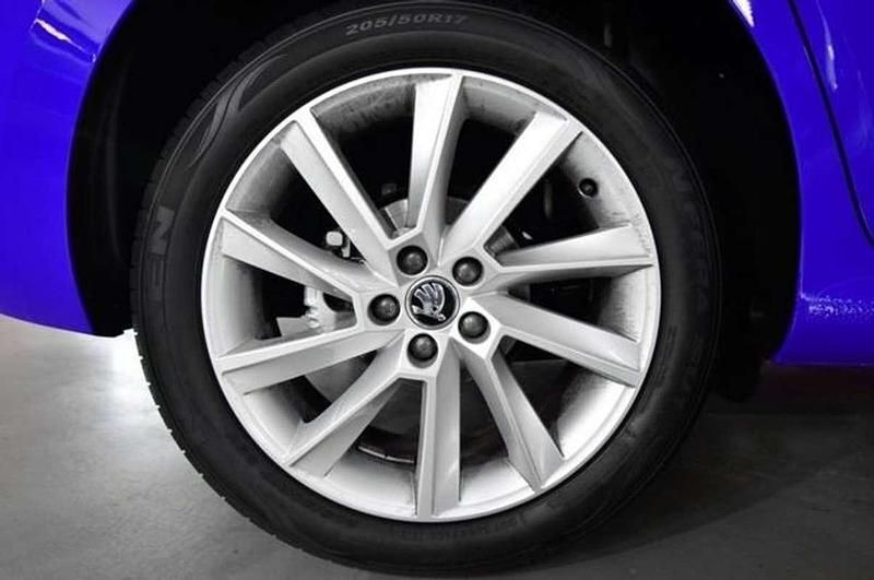 Usado Skoda Scala Ambition 110 CV (80 kW) 2023 Azul Utilitario