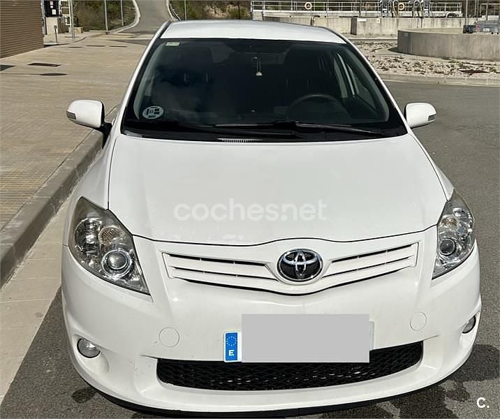 Usado Toyota Auris Active 126 CV (92 kW) 2011 Blanco Utilitario