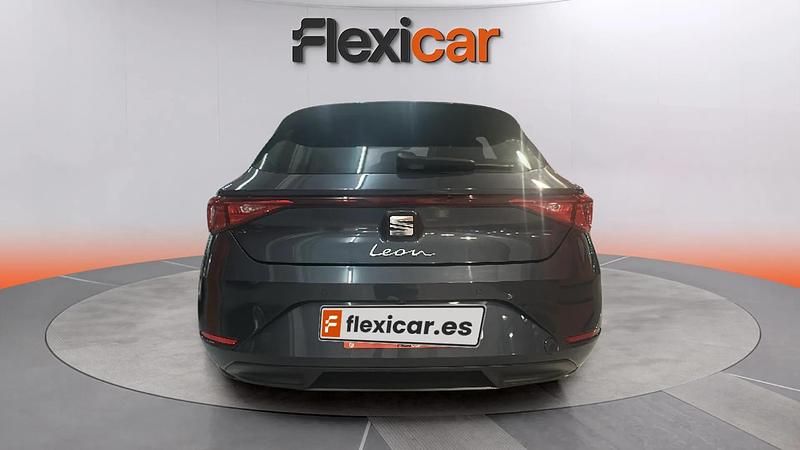 Usado Seat Leon Style 110 CV (80 kW) 2024 Gris Berlina