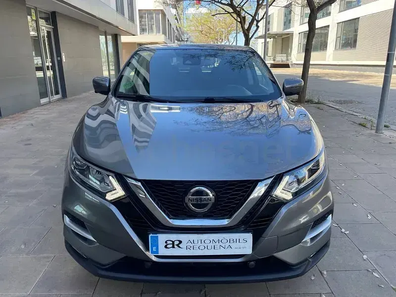 Usado Nissan Qashqai N-Connecta 115 CV (84 kW) 2018 Gris / plata SUV