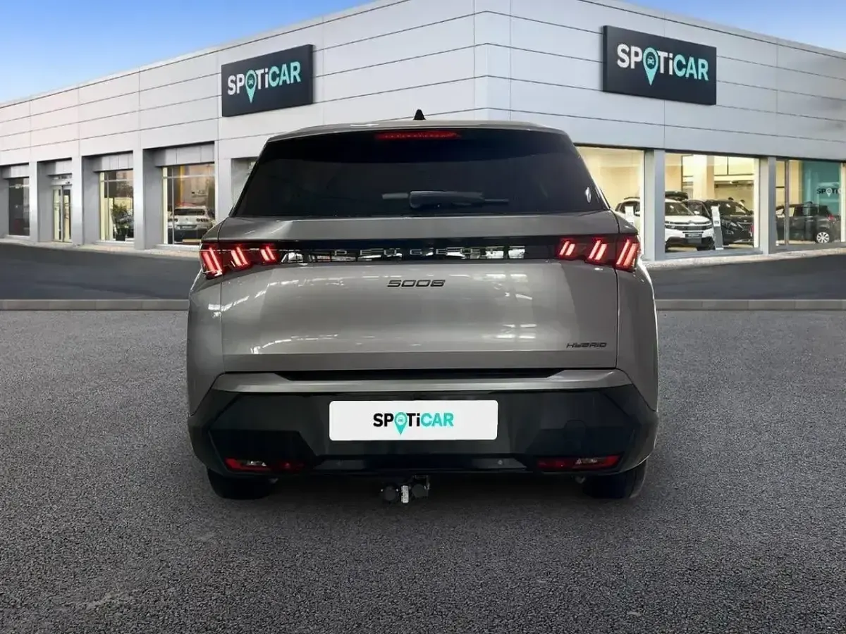 Usado Peugeot 5008 Allure 136 HP (100 kW) 2025 Cinzento SUV