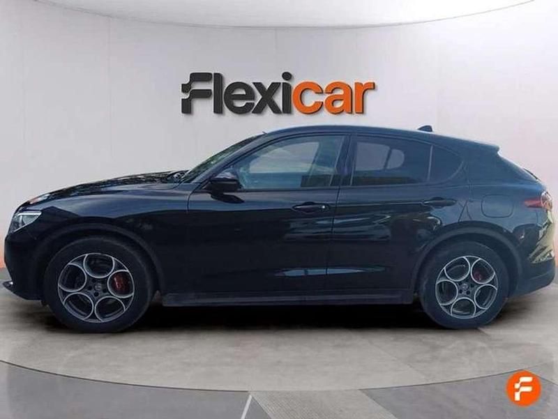 Usado Alfa Romeo Stelvio Sprint 160 CV (117 kW) 2021 Negro SUV