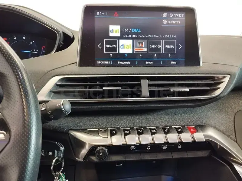 Usado Peugeot 3008 GT-line 120 CV (88 kW) 2017 Rojo SUV