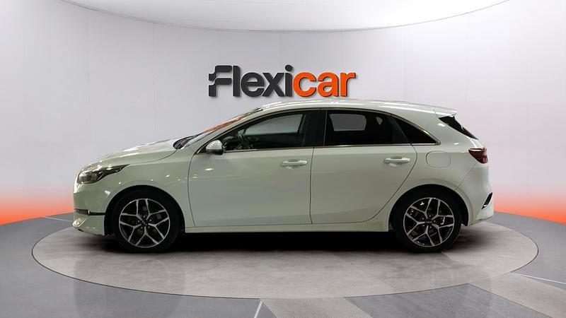 Usado Kia Ceed 100 CV (73 kW) 2021 Blanco Utilitario