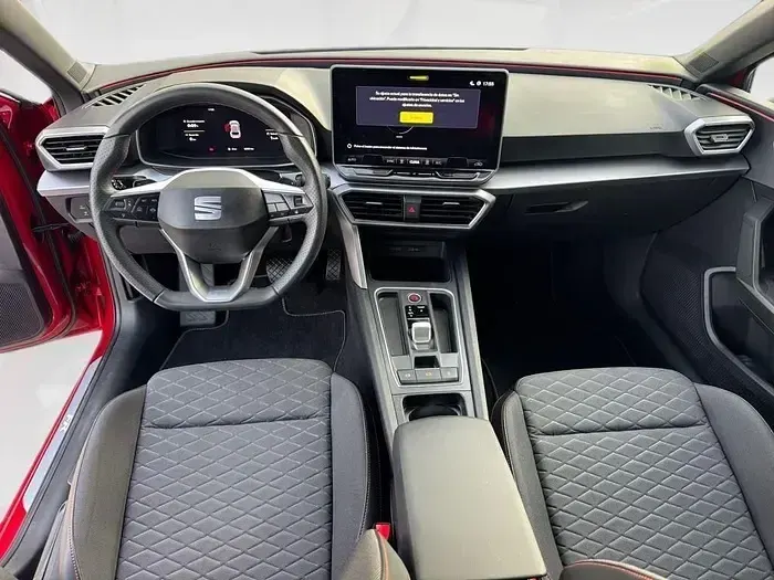 Usado Seat Leon FR 150 CV (110 kW) 2025 Rojo Familiar