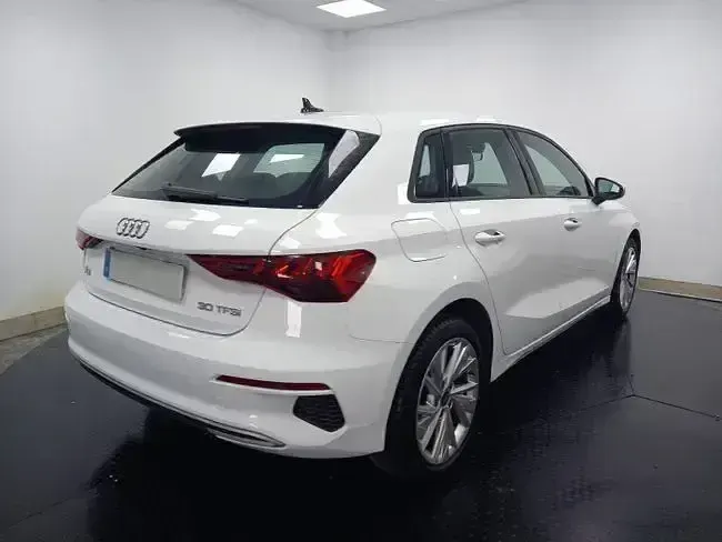 Usado Audi A3 Sportback Advanced Plus 110 CV (80 kW) 2022 Blanco Utilitario