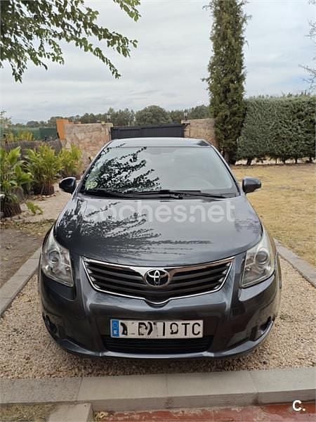 Gris / plata Usado 2010 Toyota Avensis Active Berlina | 6700 € (Buen precio) - Imagen 1/4