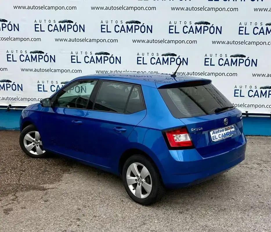 Usado Skoda Fabia Ambition 75 CV (55 kW) 2018 Azul Utilitario
