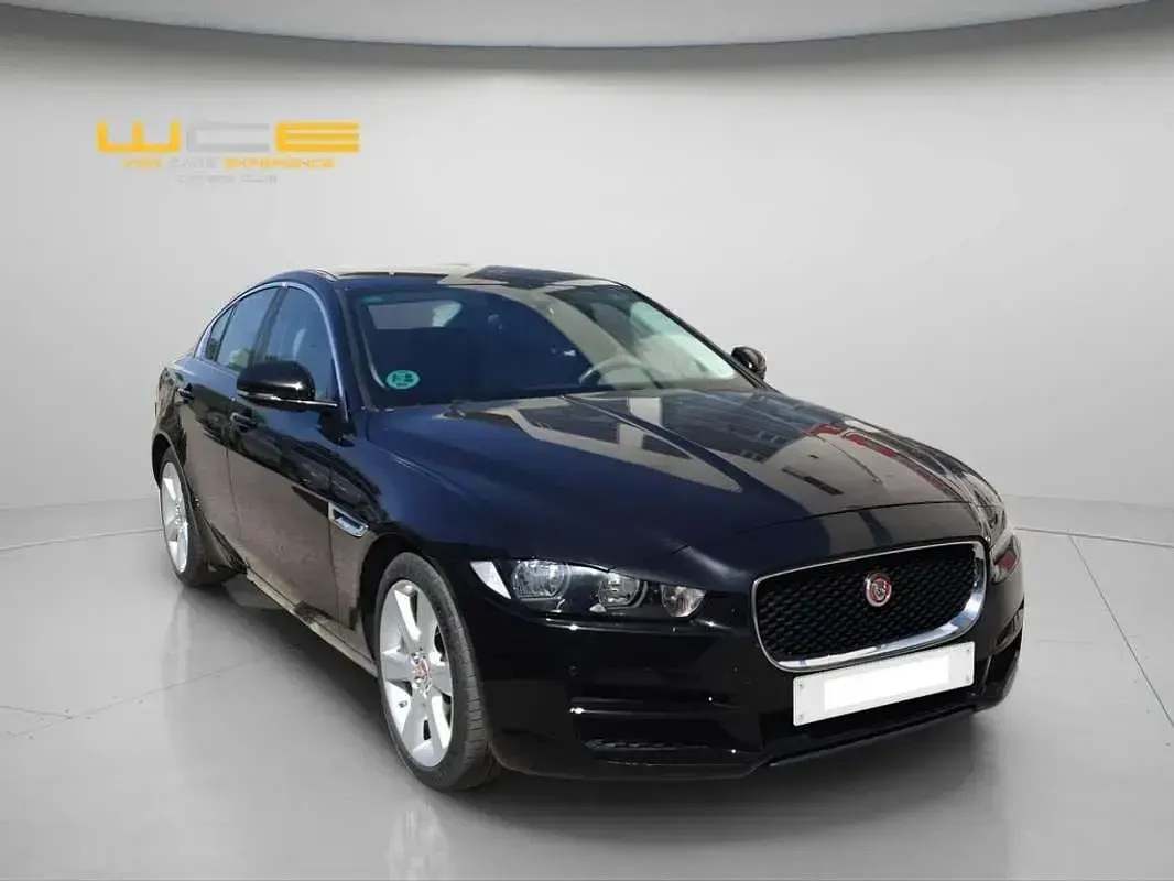 Usado Jaguar XE Pure 179 CV (131 kW) 2015 Negro Berlina