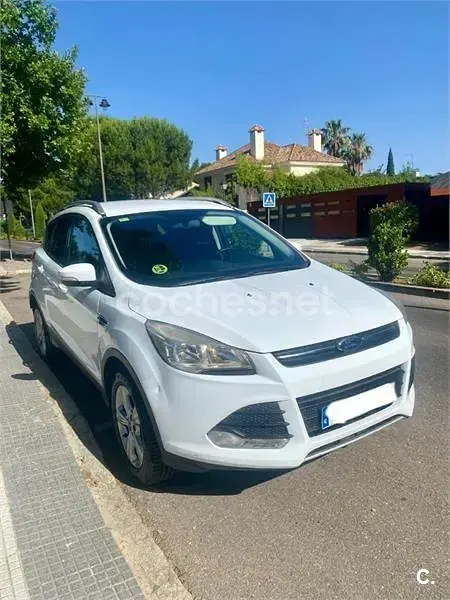 Usado Ford Kuga Trend 140 CV (102 kW) 2014 Blanco SUV