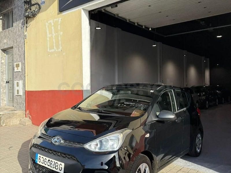 Negro Usado 2014 Hyundai i10 Utilitario | 5990 € (Precio justo) - Imagen 1/4