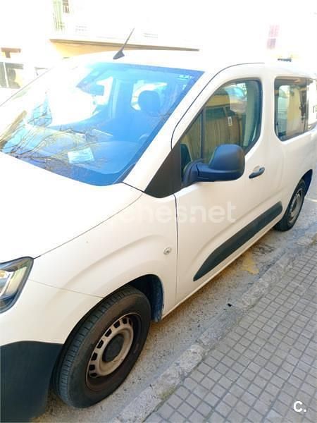 Usado Citroën Berlingo Shine 102 CV (75 kW) 2019 Negro Monovolumen