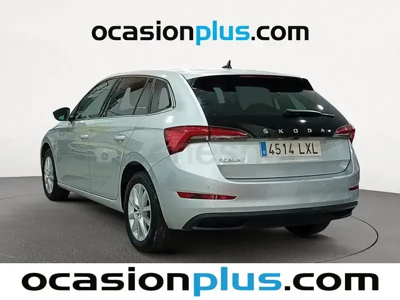 Usado Skoda Scala 150 CV (110 kW) 2022 Gris / plata Utilitario