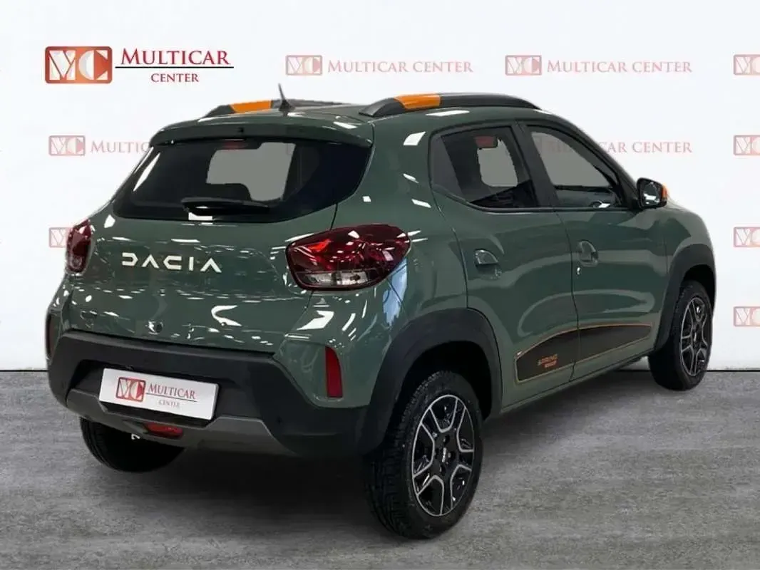 Usado Dacia Spring Comfort Plus 33 kW (45 CV) 2023 Verde Utilitario